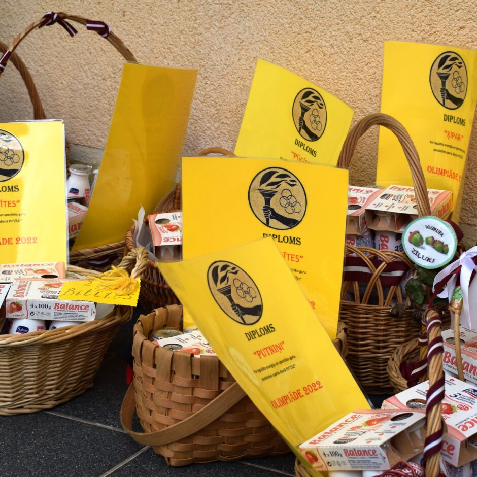 Svinam sporta svētkus.