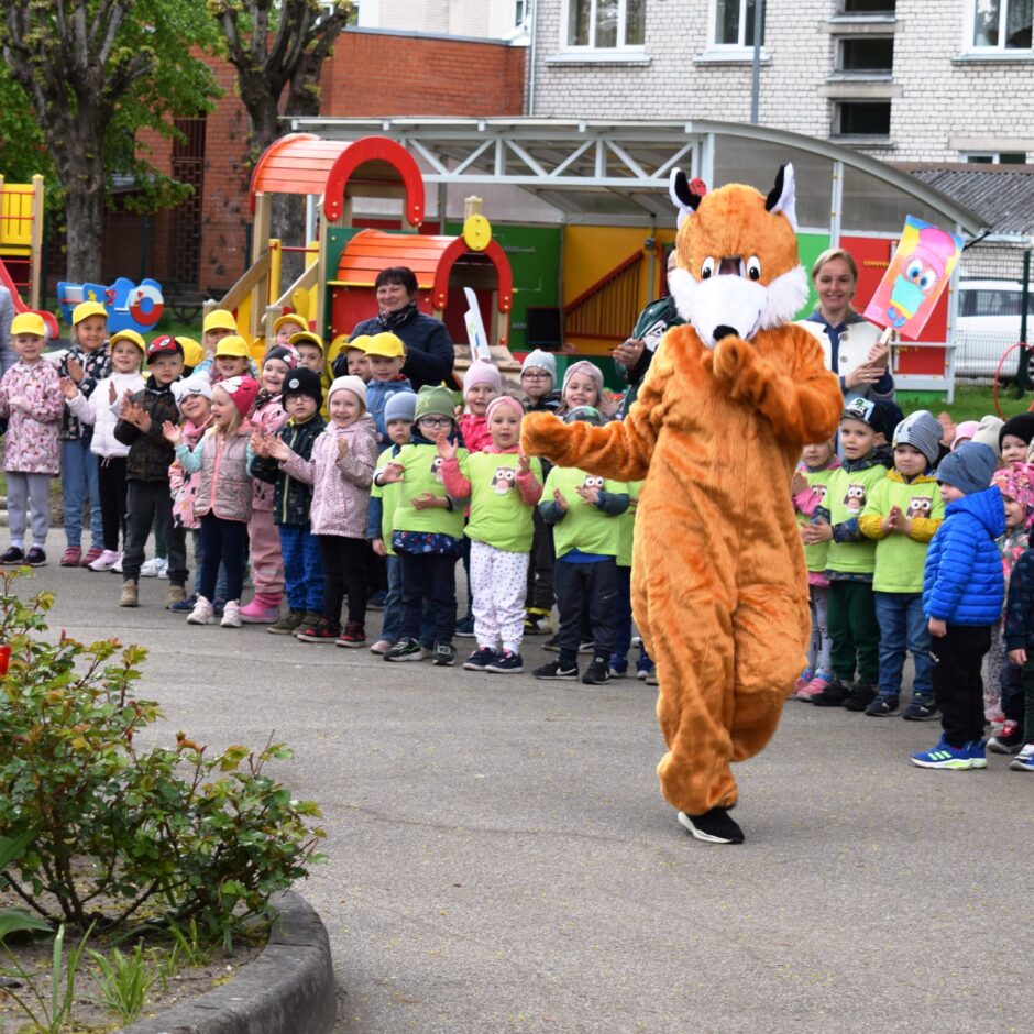 Sporta aktivitātes ārā.