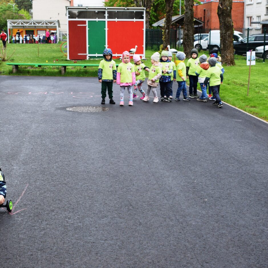 Sporta aktivitātes ārā.