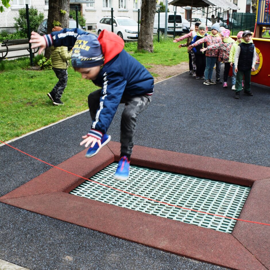 Sporta aktivitātes ārā.