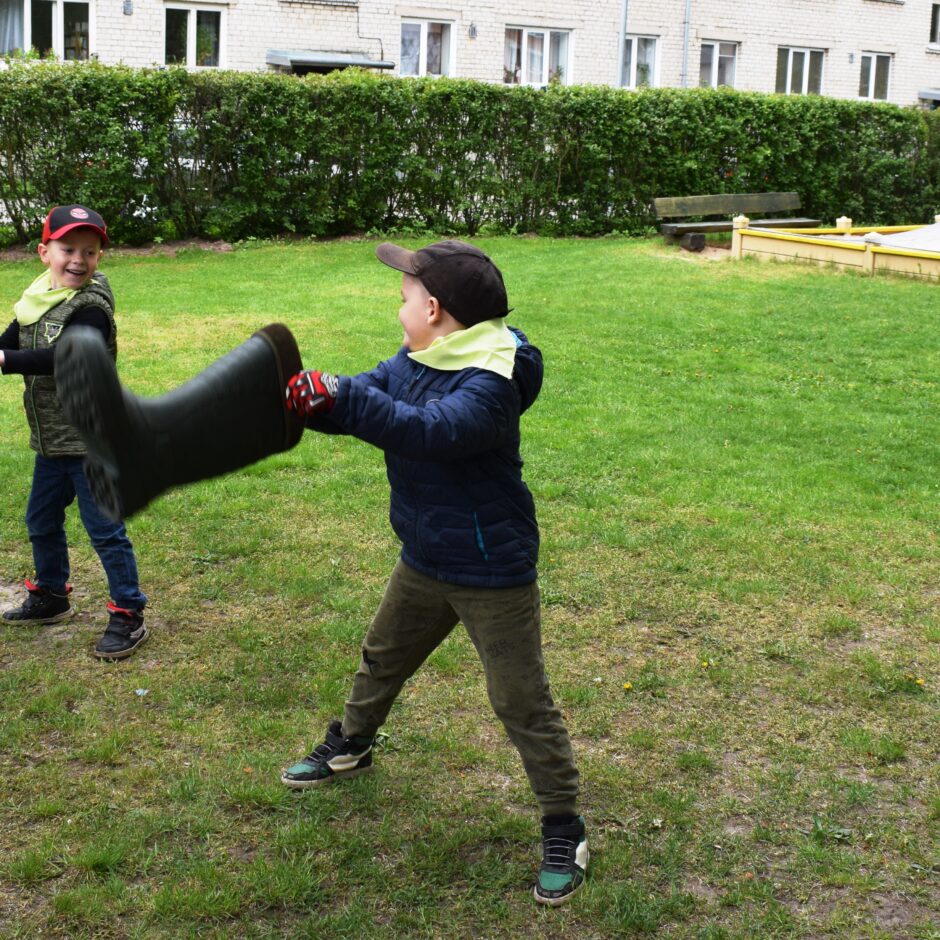 Sporta aktivitātes ārā.